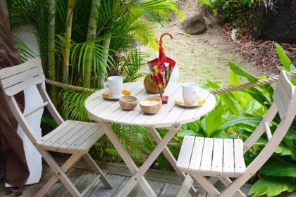 Bungalow with one bedroom in PointeNoire with furnished garden and WiFi - image 2