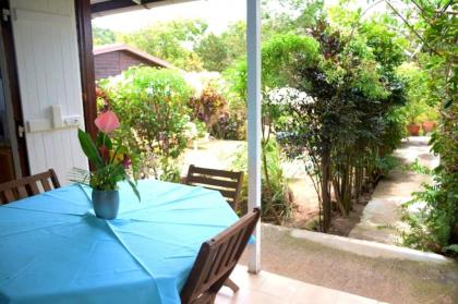 Bungalow with one bedroom in PointeNoire with furnished garden and WiFi - image 1