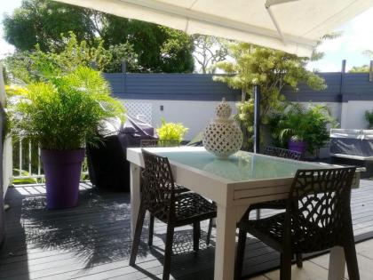 Maison de 4 chambres avec vue sur la mer jacuzzi et jardin clos a Sainte Rose a 5 km de la plage - image 3