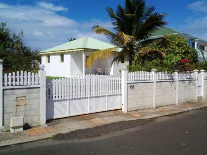 Maison de 2 chambres avec piscine partagee jardin clos et wifi a Le Moule - image 17