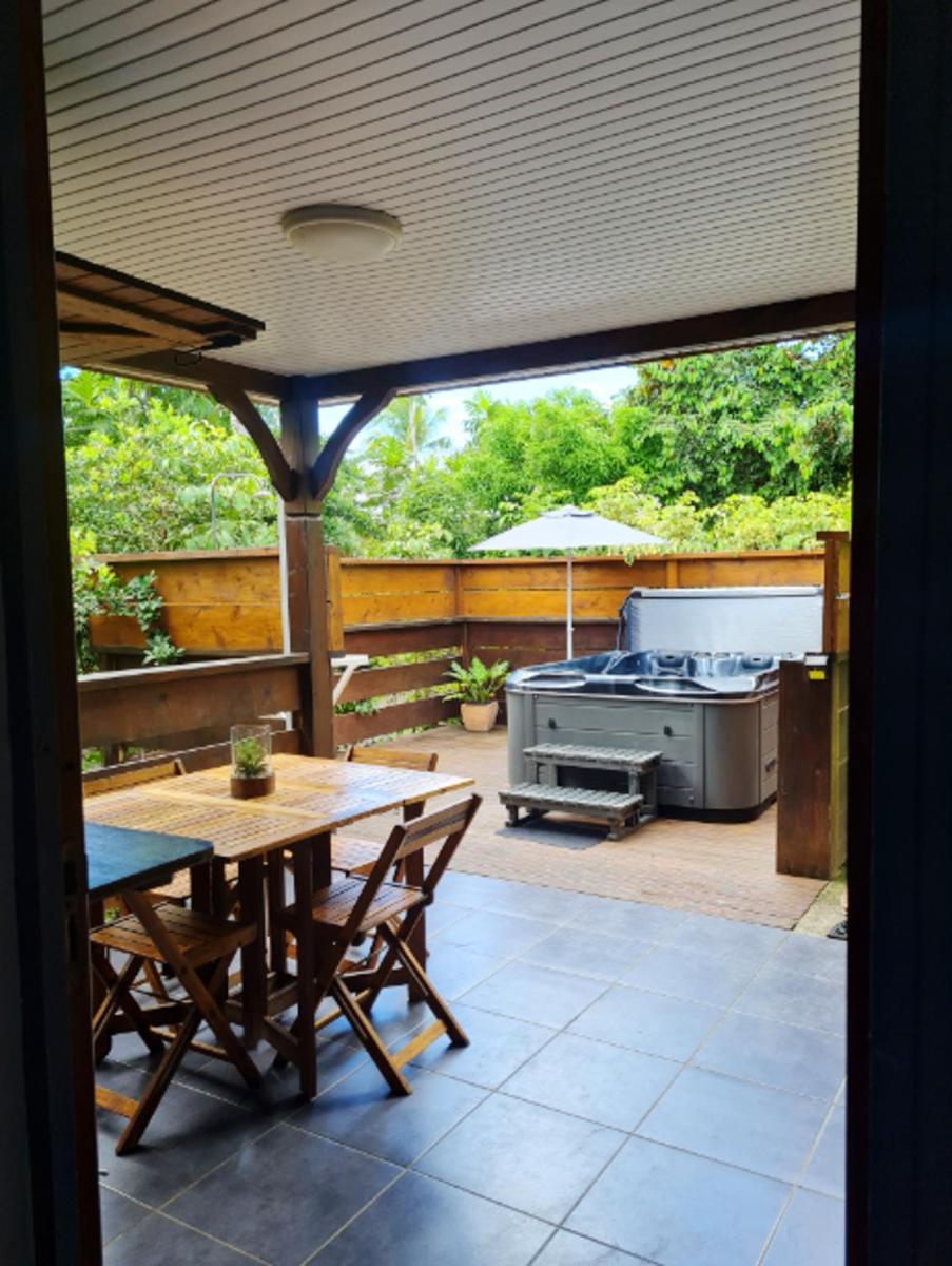 Bungalow de 2 chambres avec piscine partagee jacuzzi et jardin clos a Le Moule - image 6