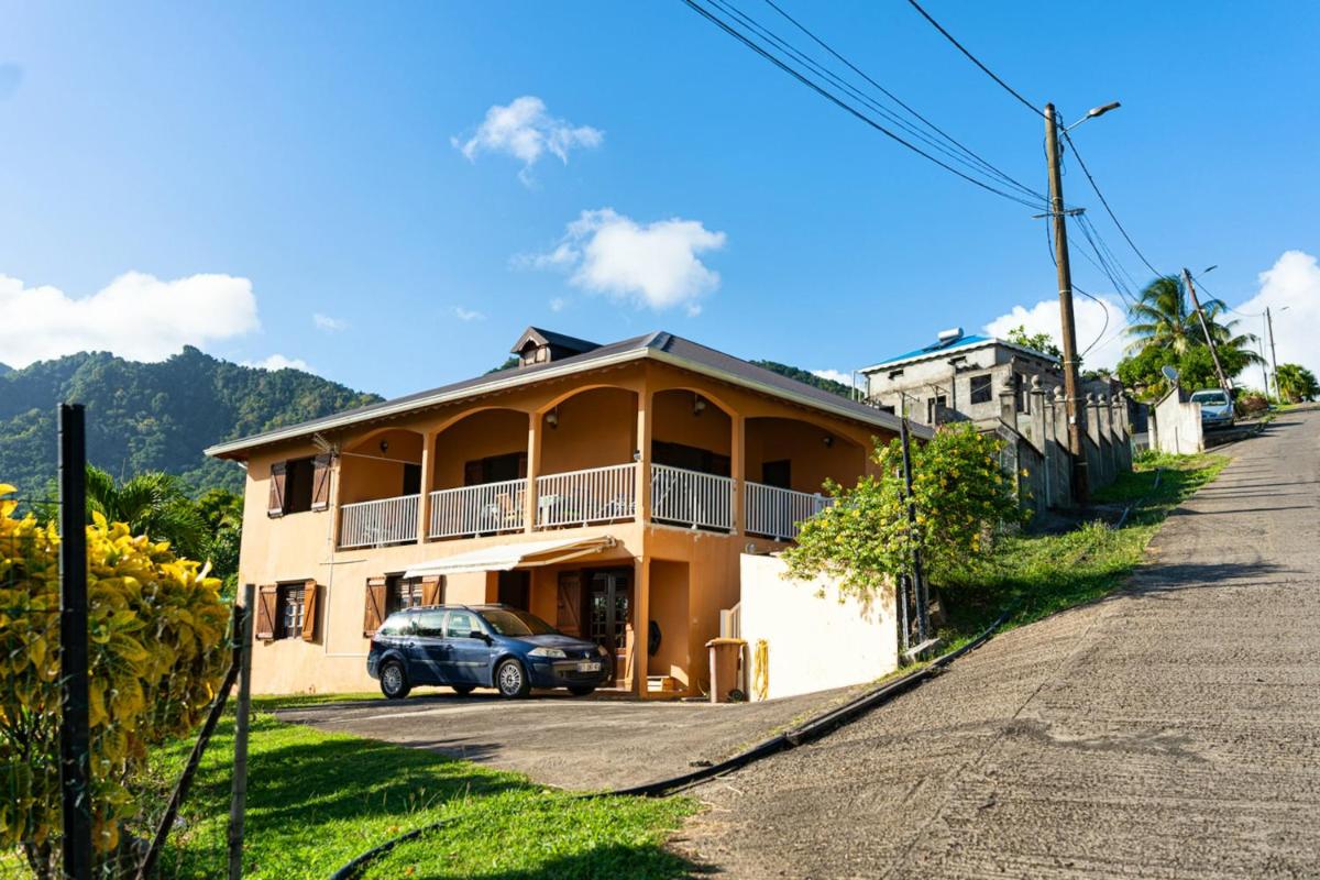 Maison de 3 chambres avec vue sur la mer terrasse amenagee et wifi a Trois Rivieres - main image