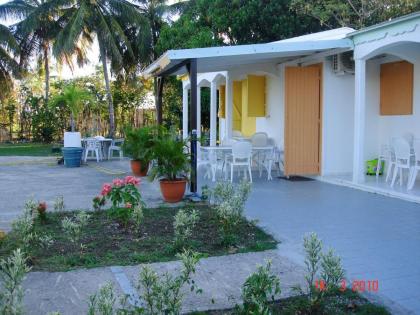 Bungalow d'une chambre avec jardin amenage et wifi a Le Moule - image 2