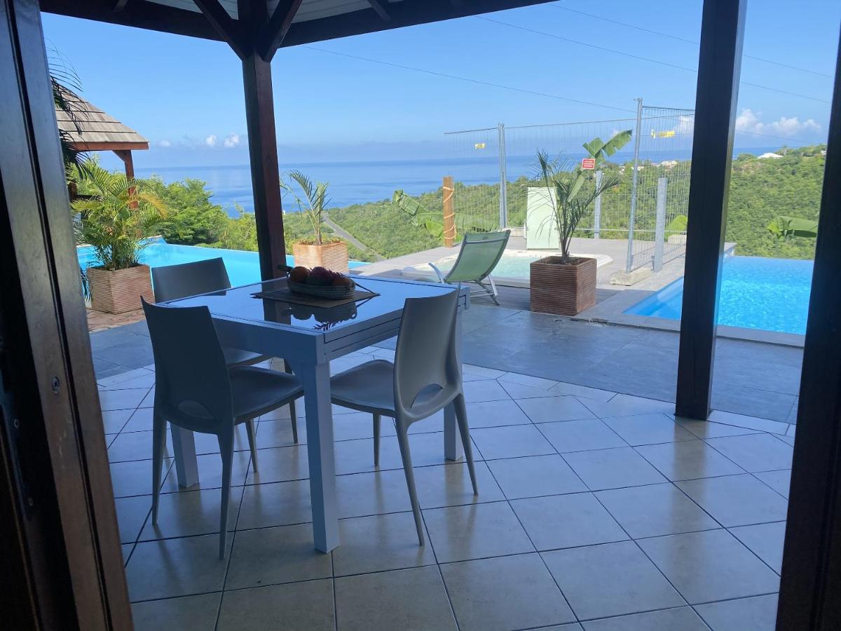 Bungalow d'une chambre avec vue sur la mer piscine partagee et terrasse a Marigot Vieux Habitants a 6 km de la plage - image 3