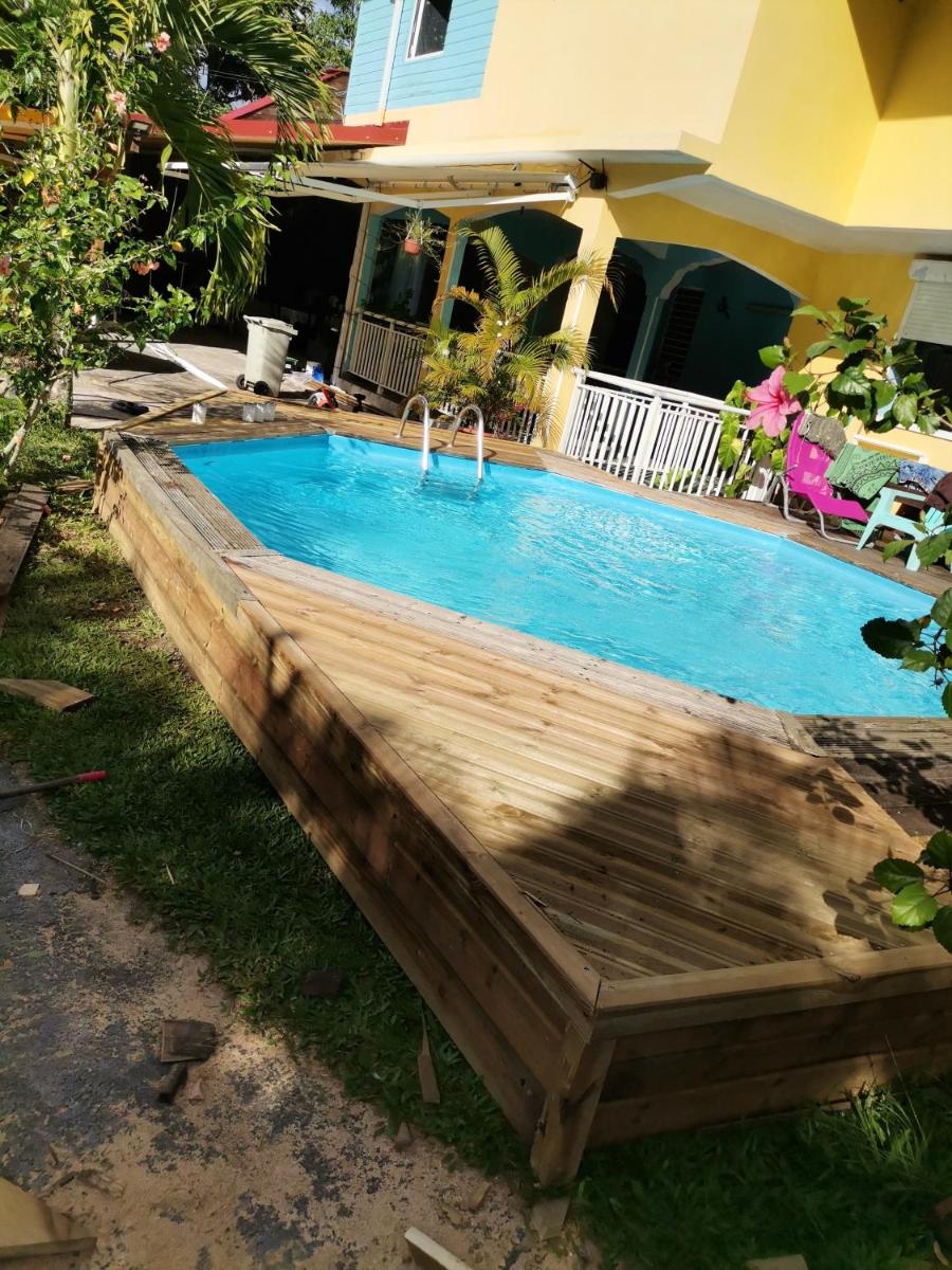 Bungalow de 2 chambres avec piscine partagee jacuzzi et terrasse a Le Gosier - main image