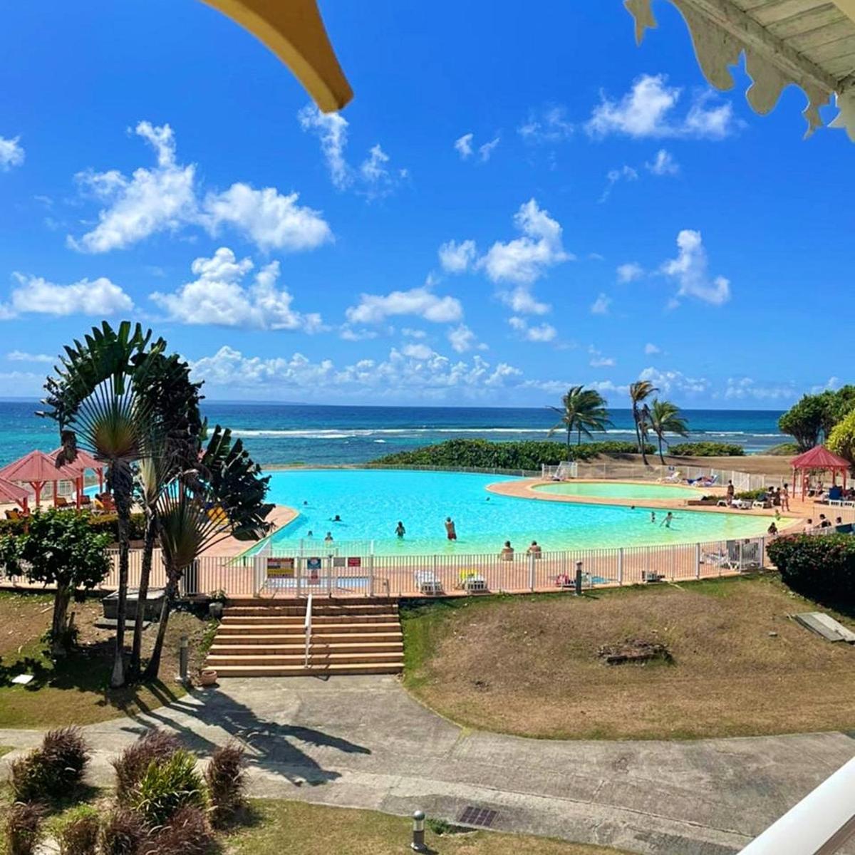 Studio a Saint Francois a 50 m de la plage avec piscine partagee jardin clos et wifi - main image