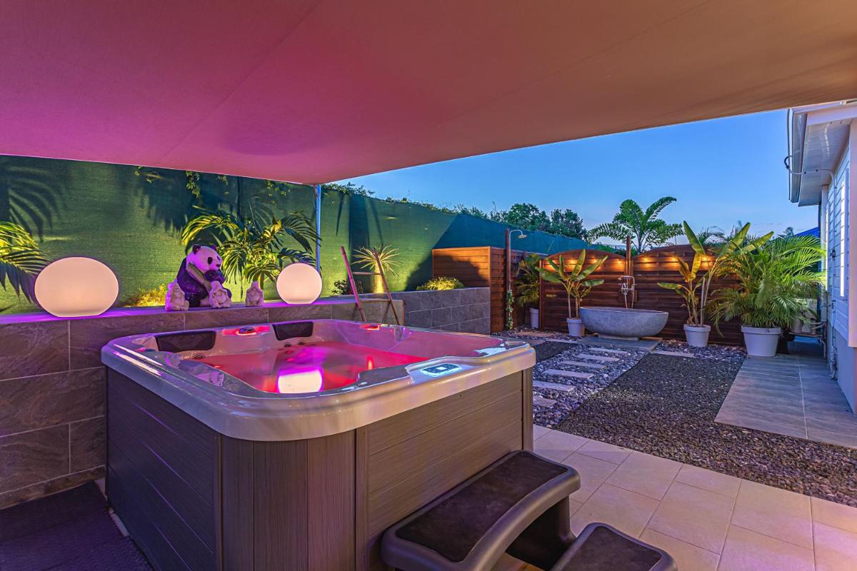 Magnifique Bungalow et Jacuzzi au cœur des plages - image 3