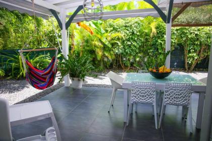 Maison de 2 chambres avec jacuzzi jardin clos et wifi a Saint Francois - image 10