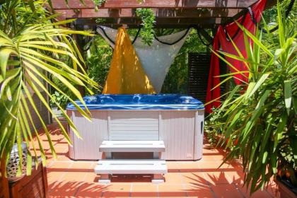 Maison de 2 chambres avec jacuzzi jardin clos et wifi a Saint Francois - image 13