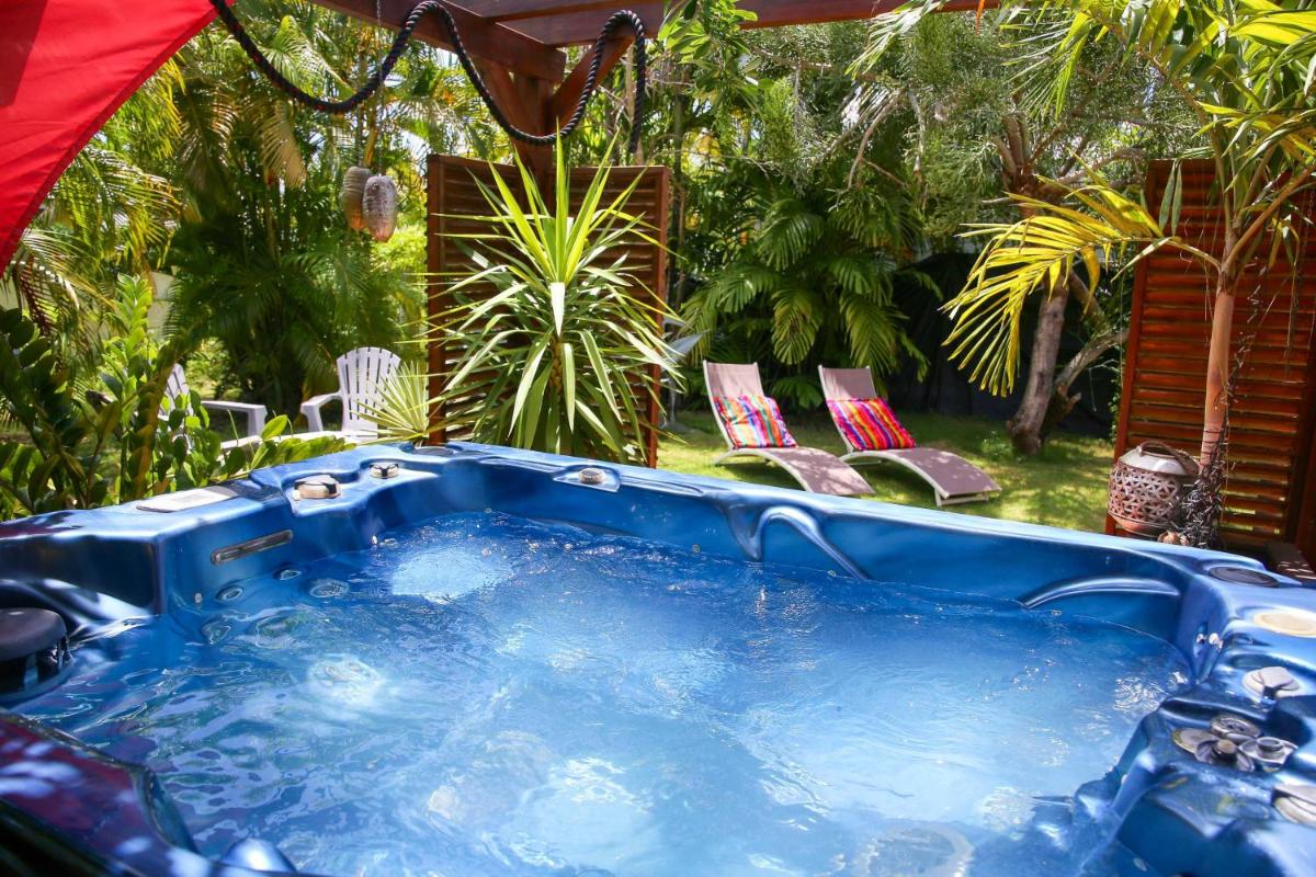 Maison de 2 chambres avec jacuzzi jardin clos et wifi a Saint Francois - image 6