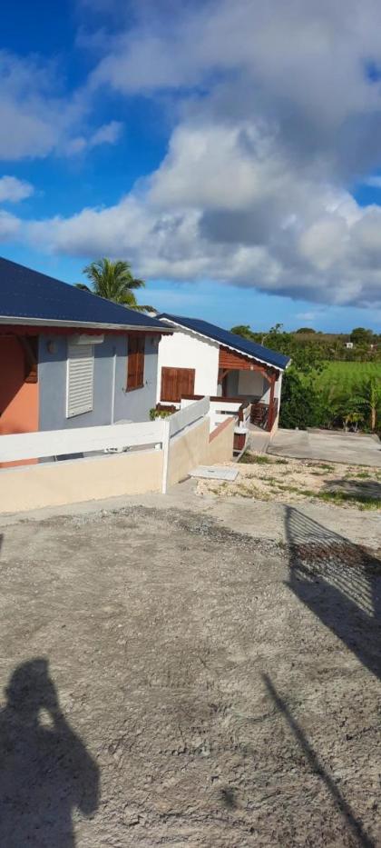 Villa d'une chambre avec vue sur la mer spa et jardin clos a Petit Canal a 5 km de la plage - image 8